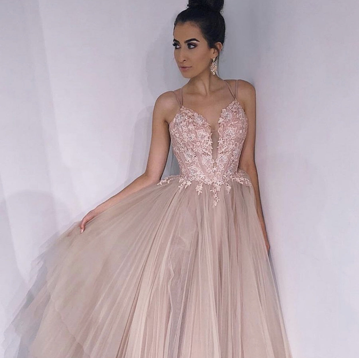 Long Tulle V-neck Embroidery Prom Dresses Cross Back Evening Gowns