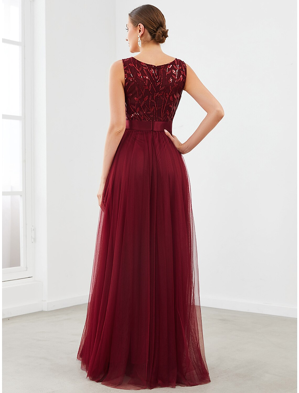 A-Line Bridesmaid Dress Jewel Neck Sleeveless Sparkle & Shine Floor Length Tulle with Tier