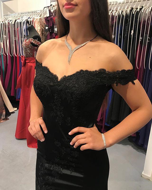 V-neck Off The Shoulder Long Satin Mermaid Formal Dresses Lace Appliques