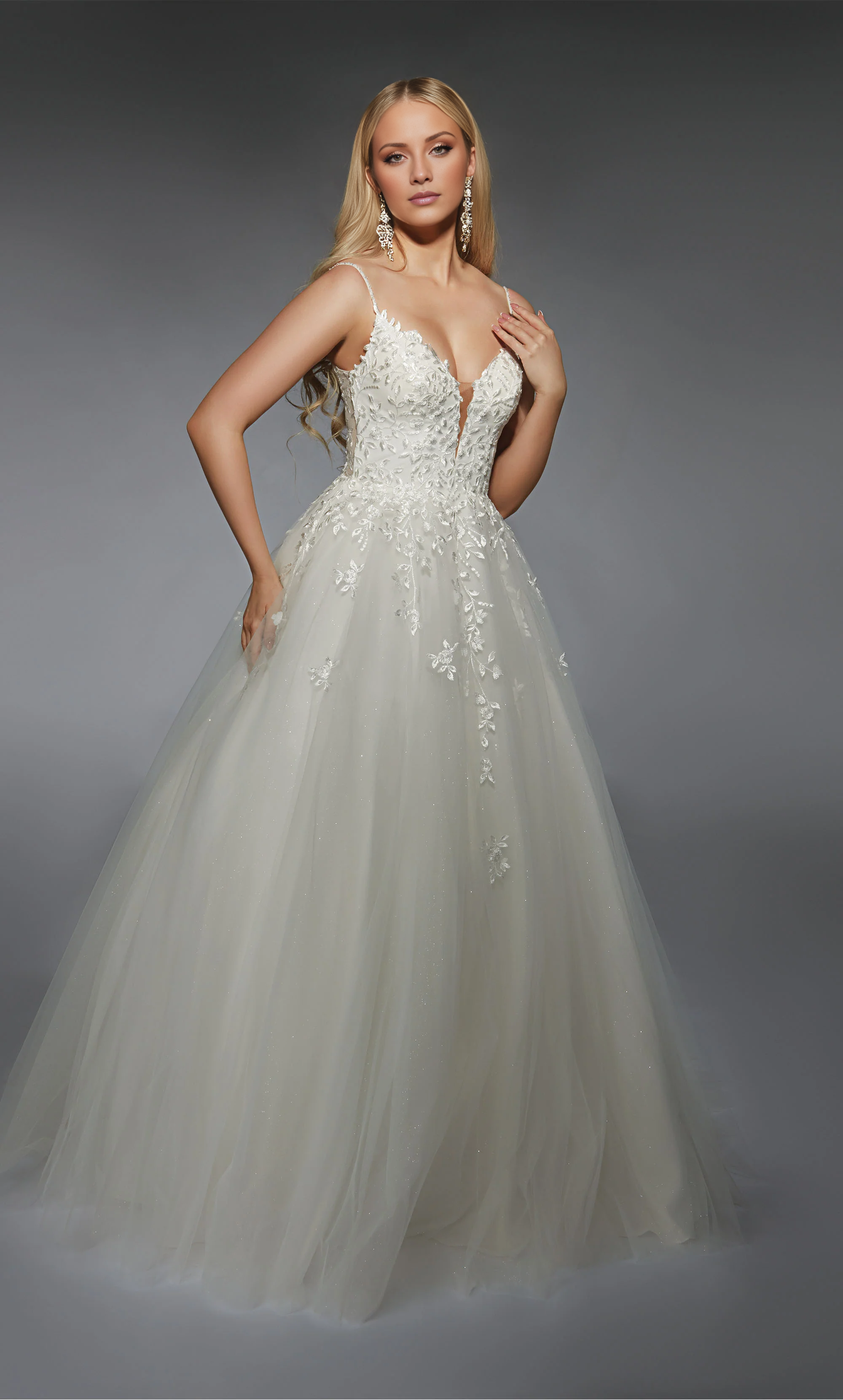 Chiffon lace deep V-neckline backless lace decal wedding dress