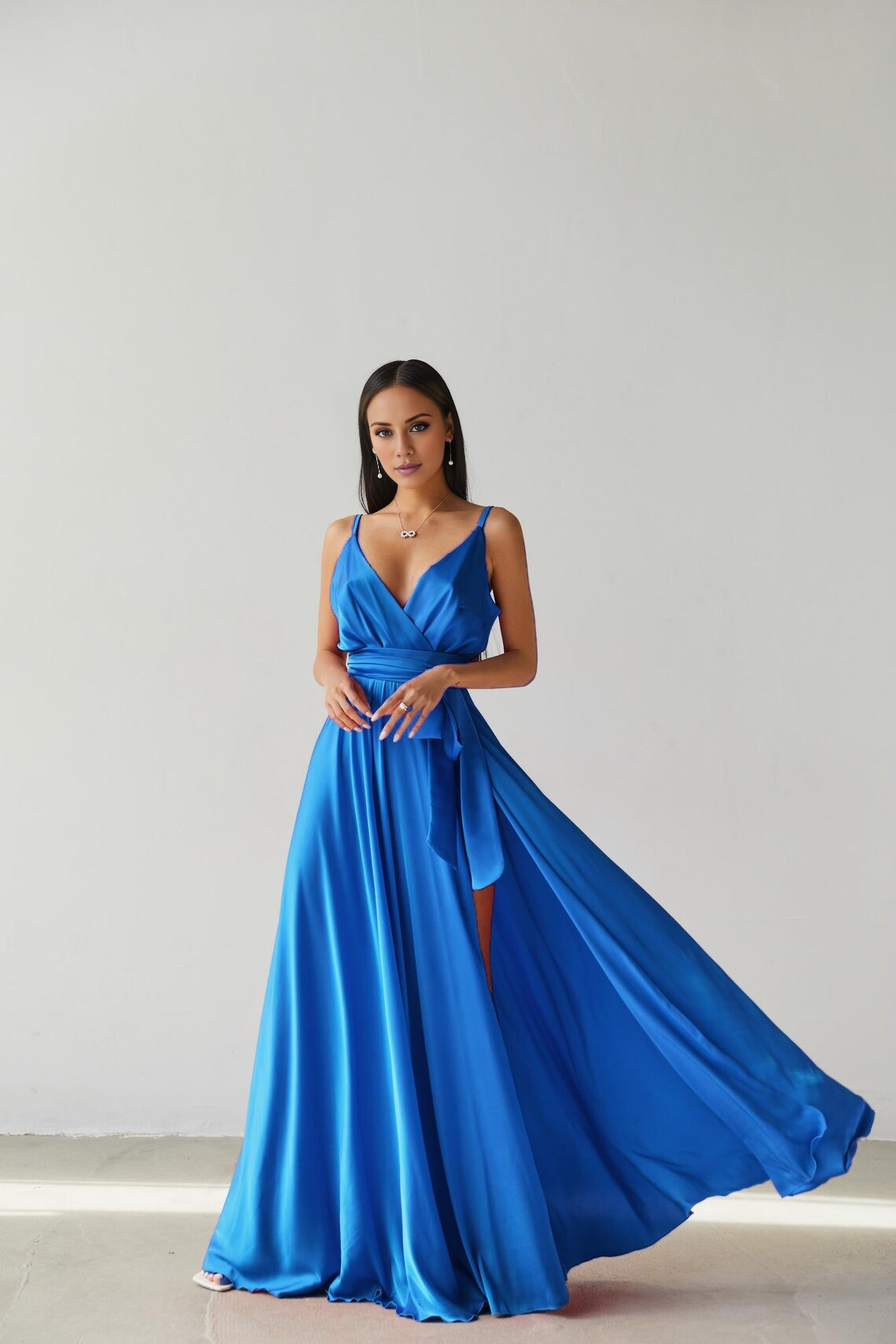 Jimiss slim shoulder strap V-neck side slit and floor length Prom dress