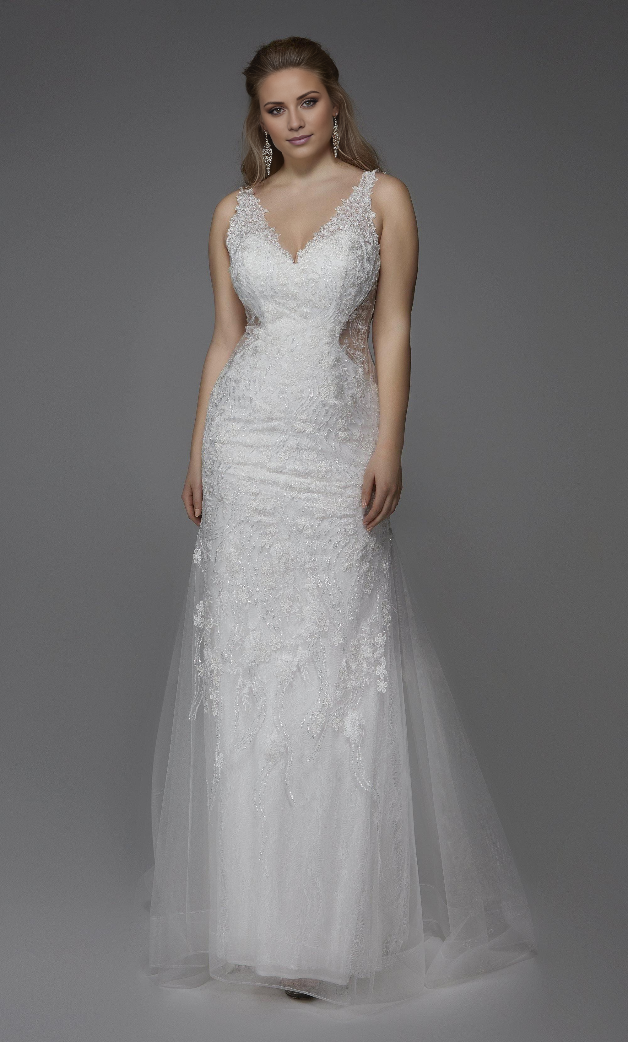 Lace V-neck slim fit trumpet shaped V-back wedding dress