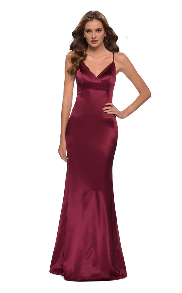 V-neckline sleeveless thin shoulder strap tight corset and floor length gown evening dresses