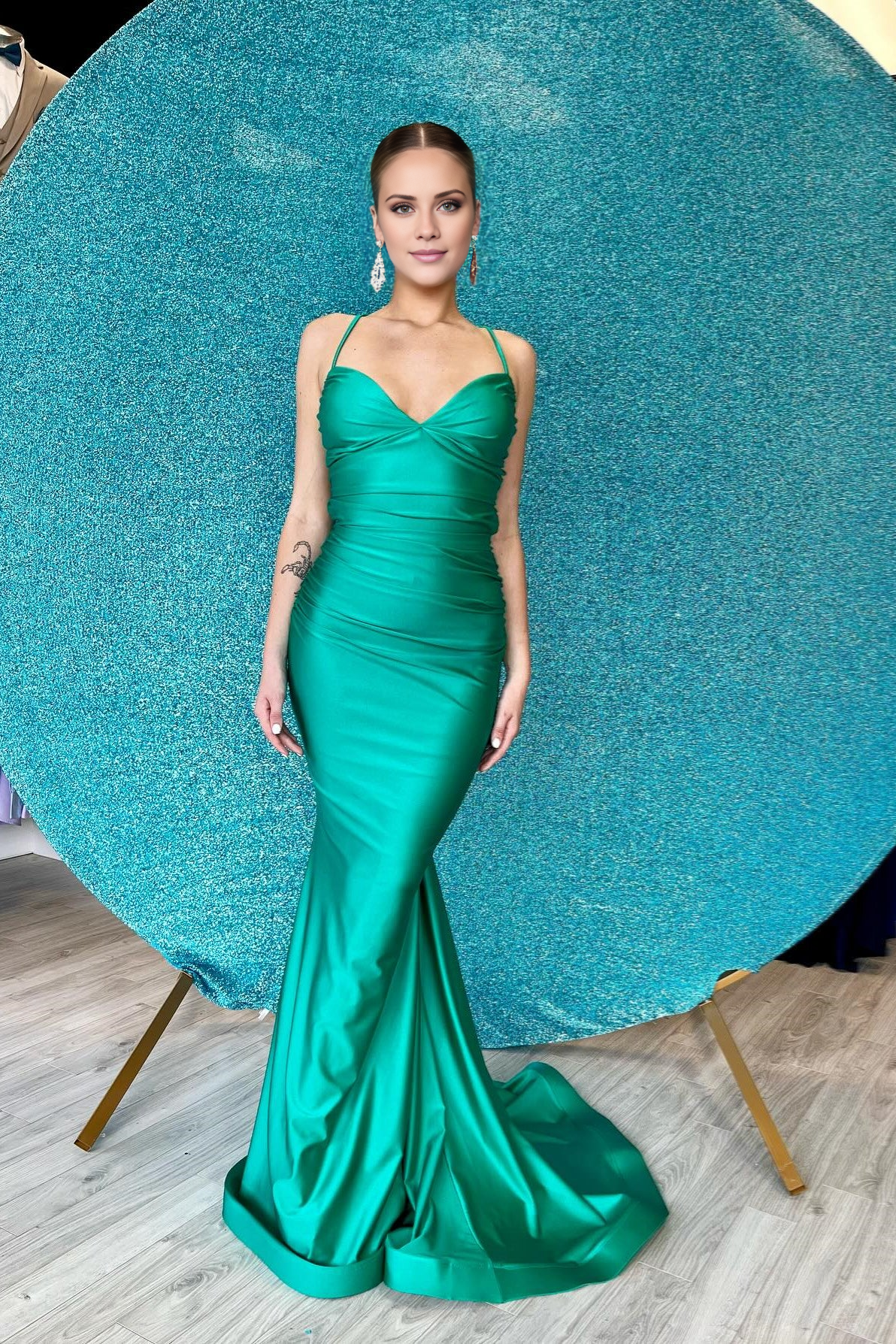 Jimiss thin shoulder strap green pleated mermaid long prom dress
