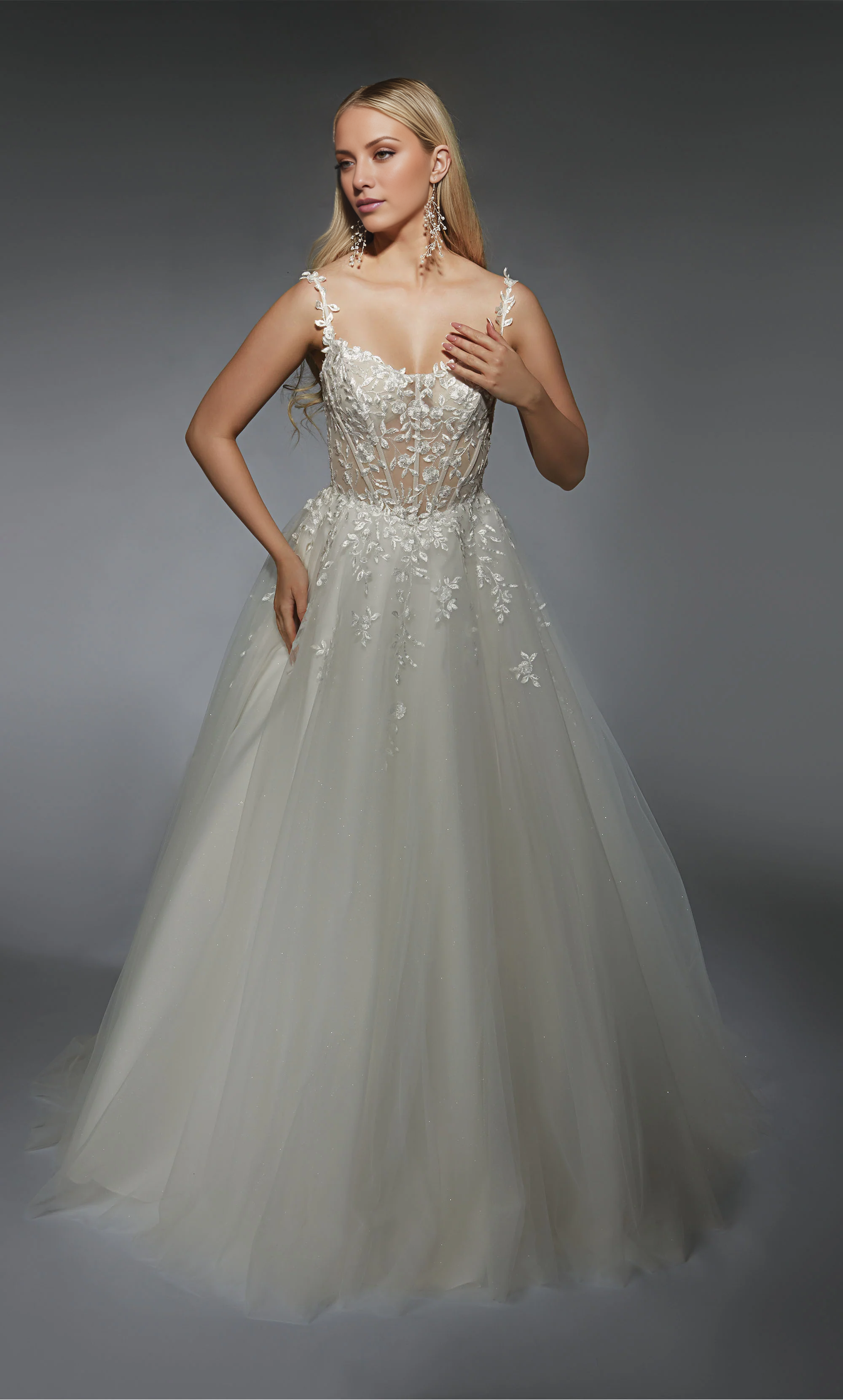 Sheer lace heart-shaped neckline tight corset lace applique wedding dress