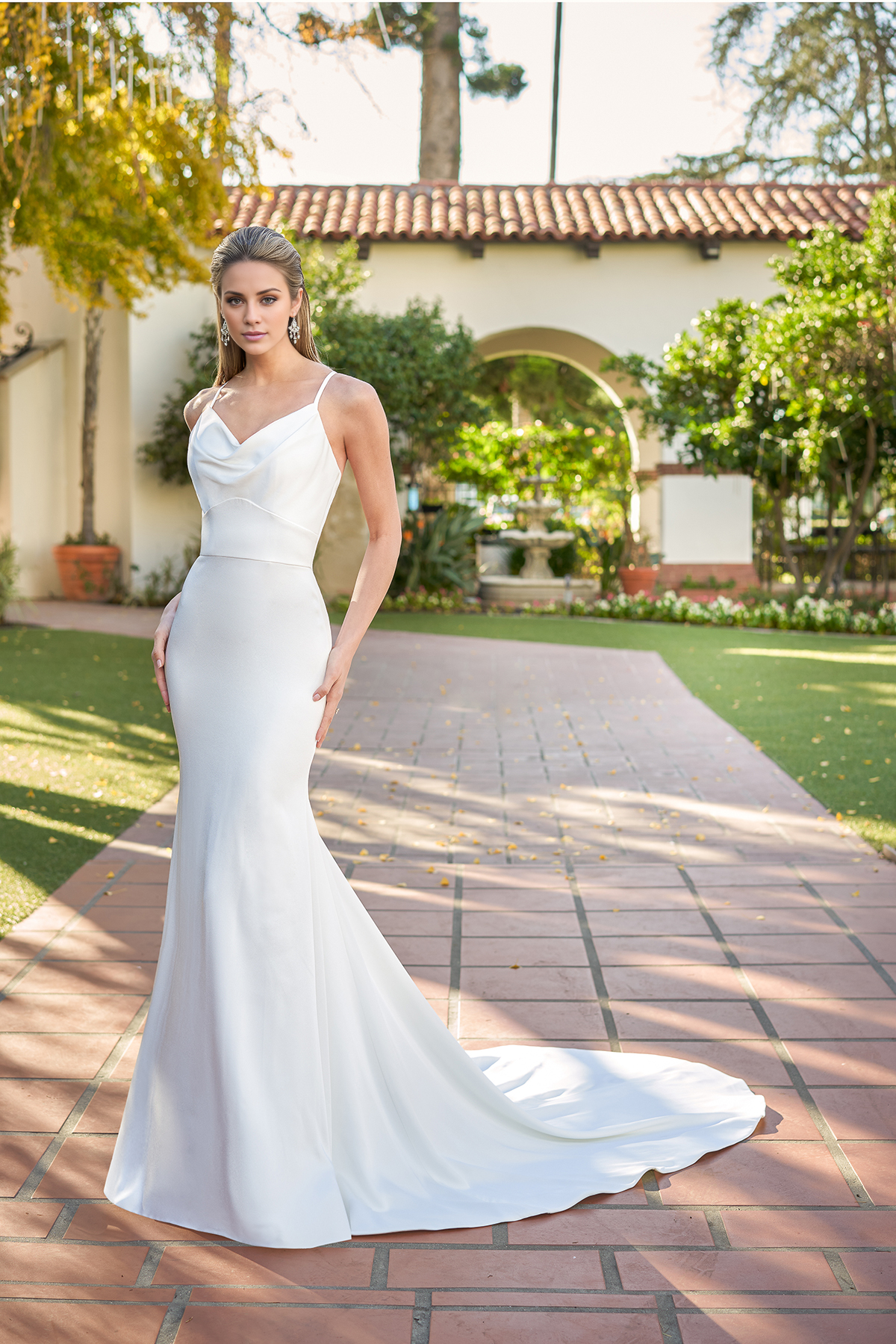 Satin pleated collar slim fit horn and floor length wedding dress