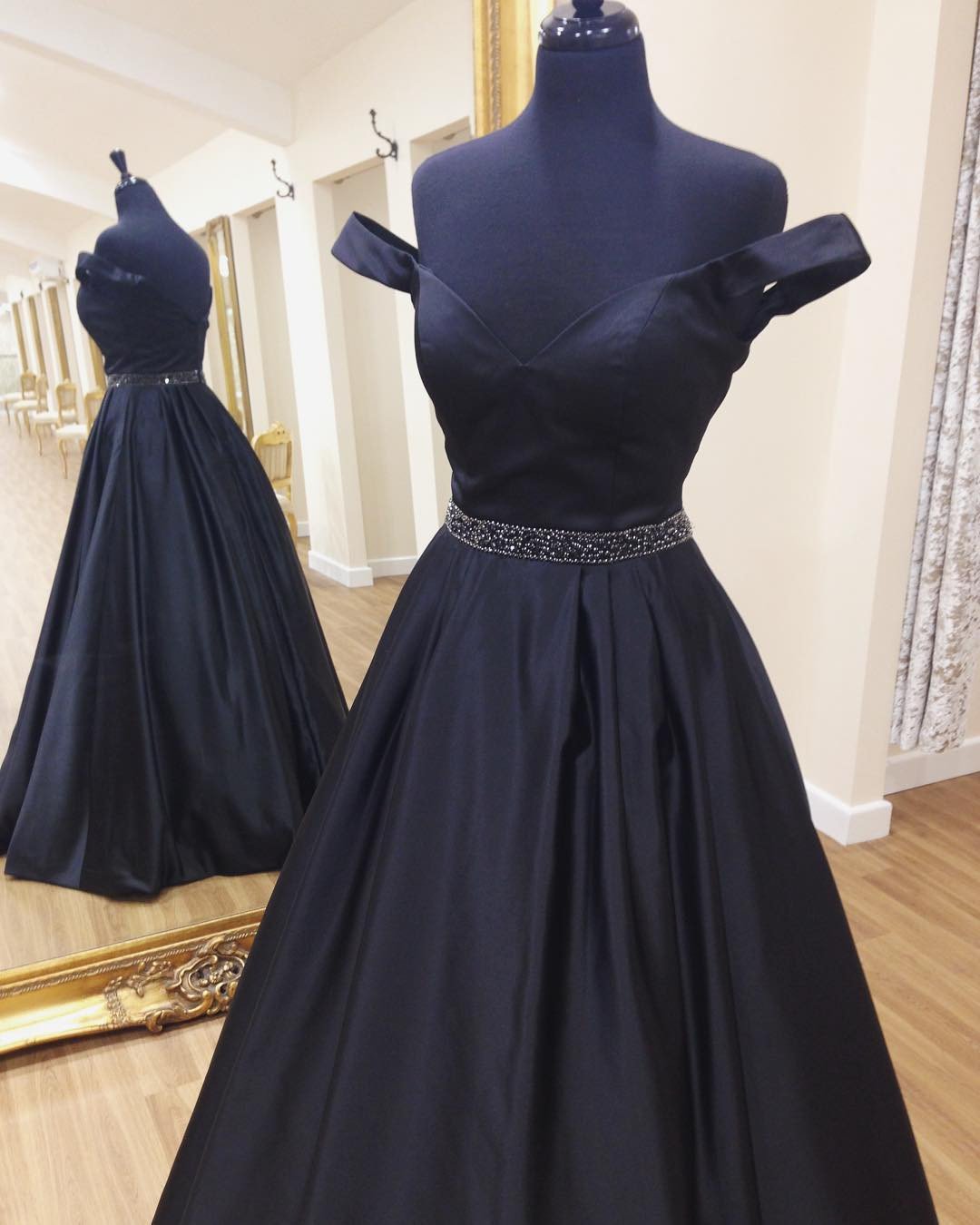 Off The Shoulder Sweetheart Long Satin Prom Dresses Ball Gowns