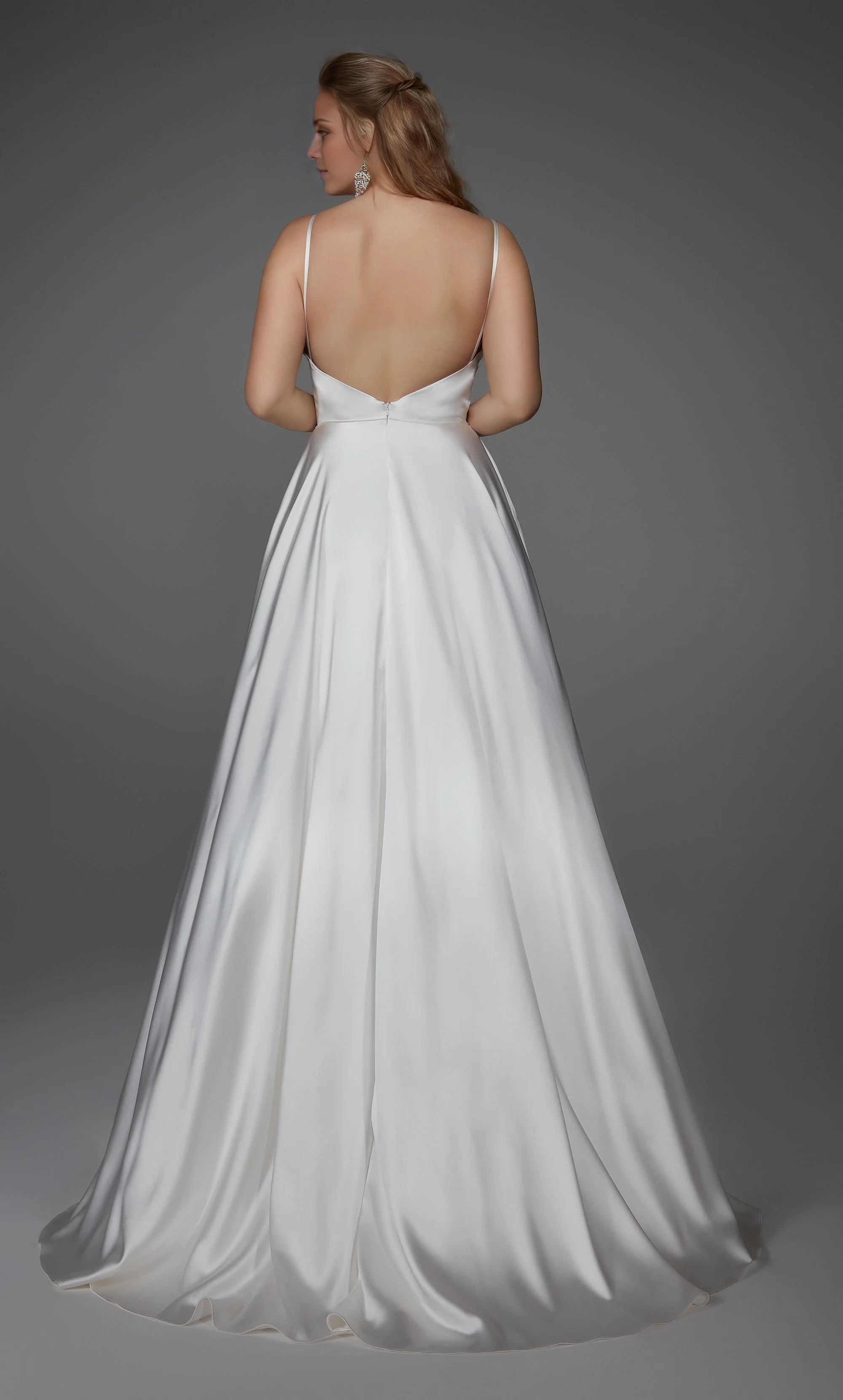 Satin V-neck slim fit trumpet shaped V-shaped back wedding dress