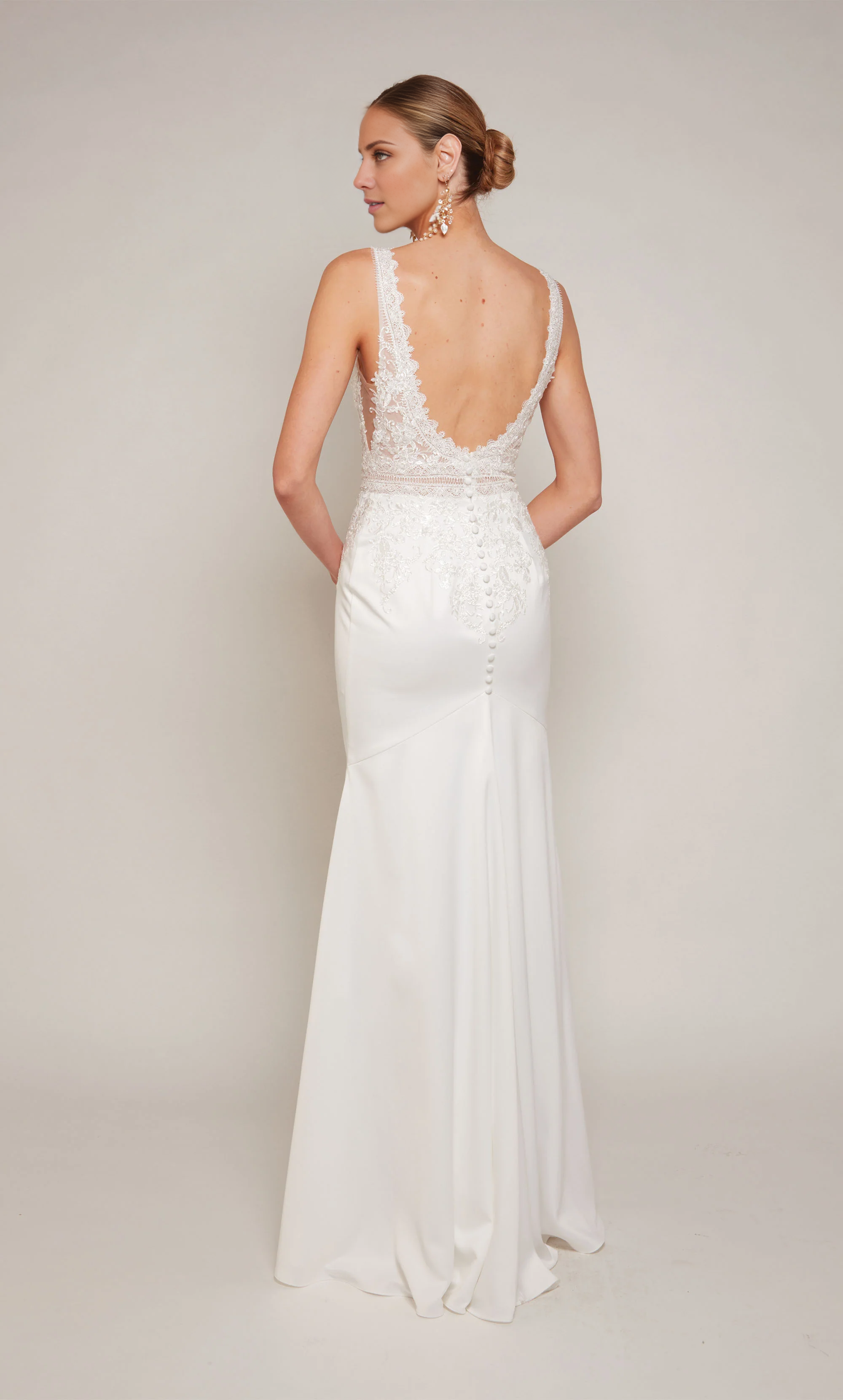 Perfect satin V-neck straight tube backless lace applique wedding dress
