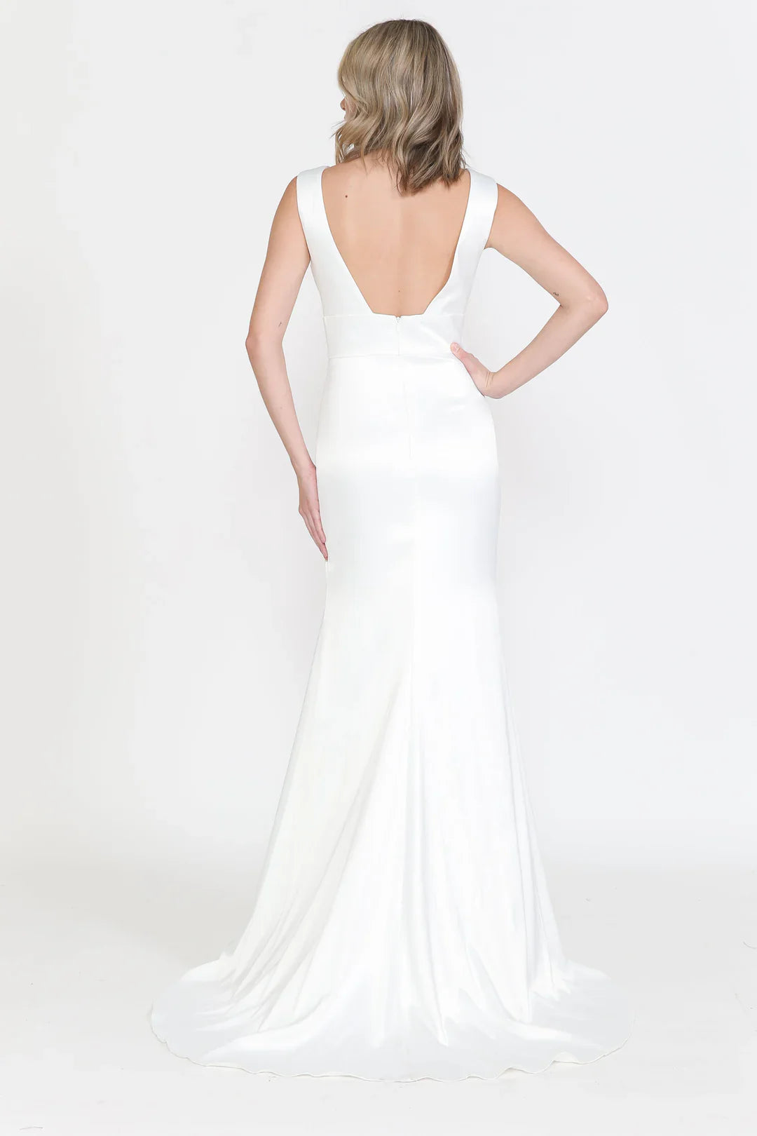 White long sleeveless satin wedding dress