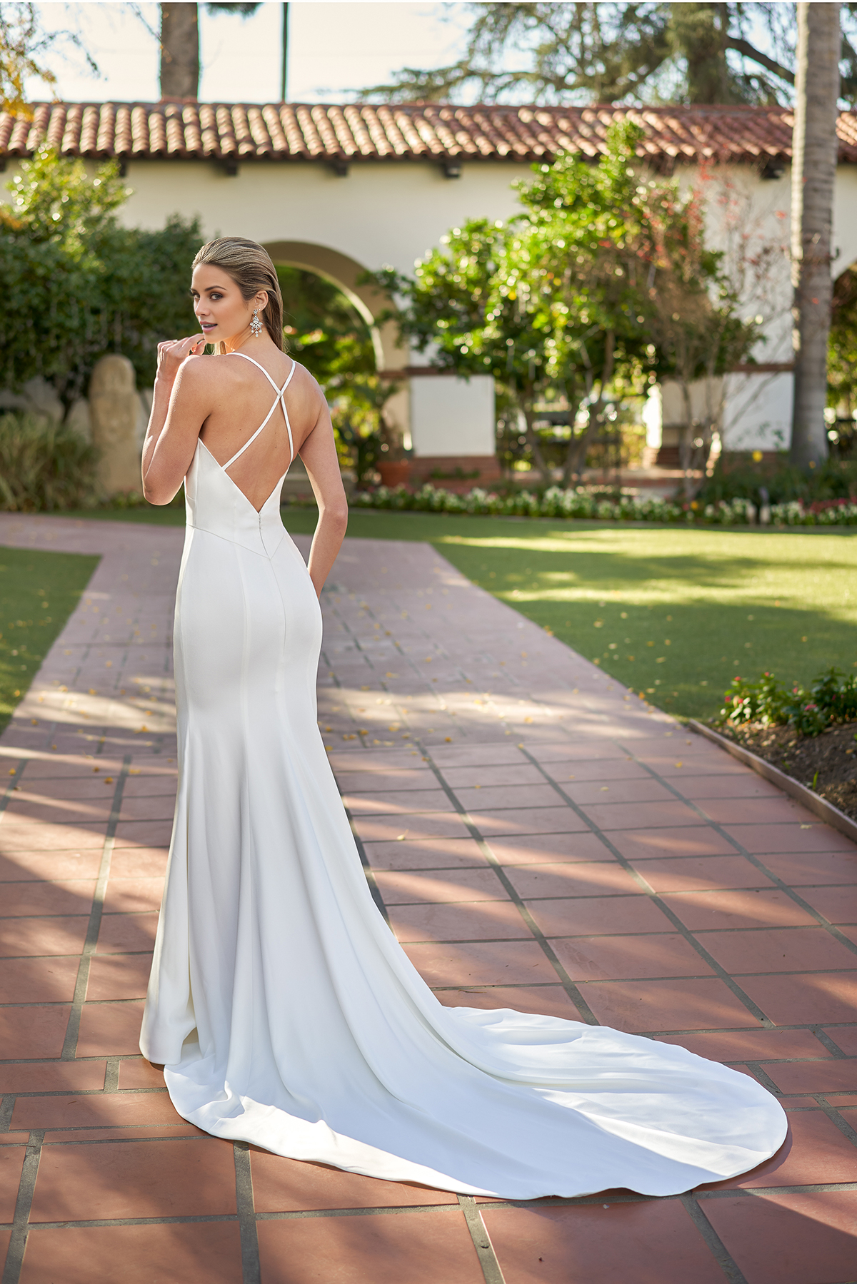 Satin pleated collar slim fit horn and floor length wedding dress