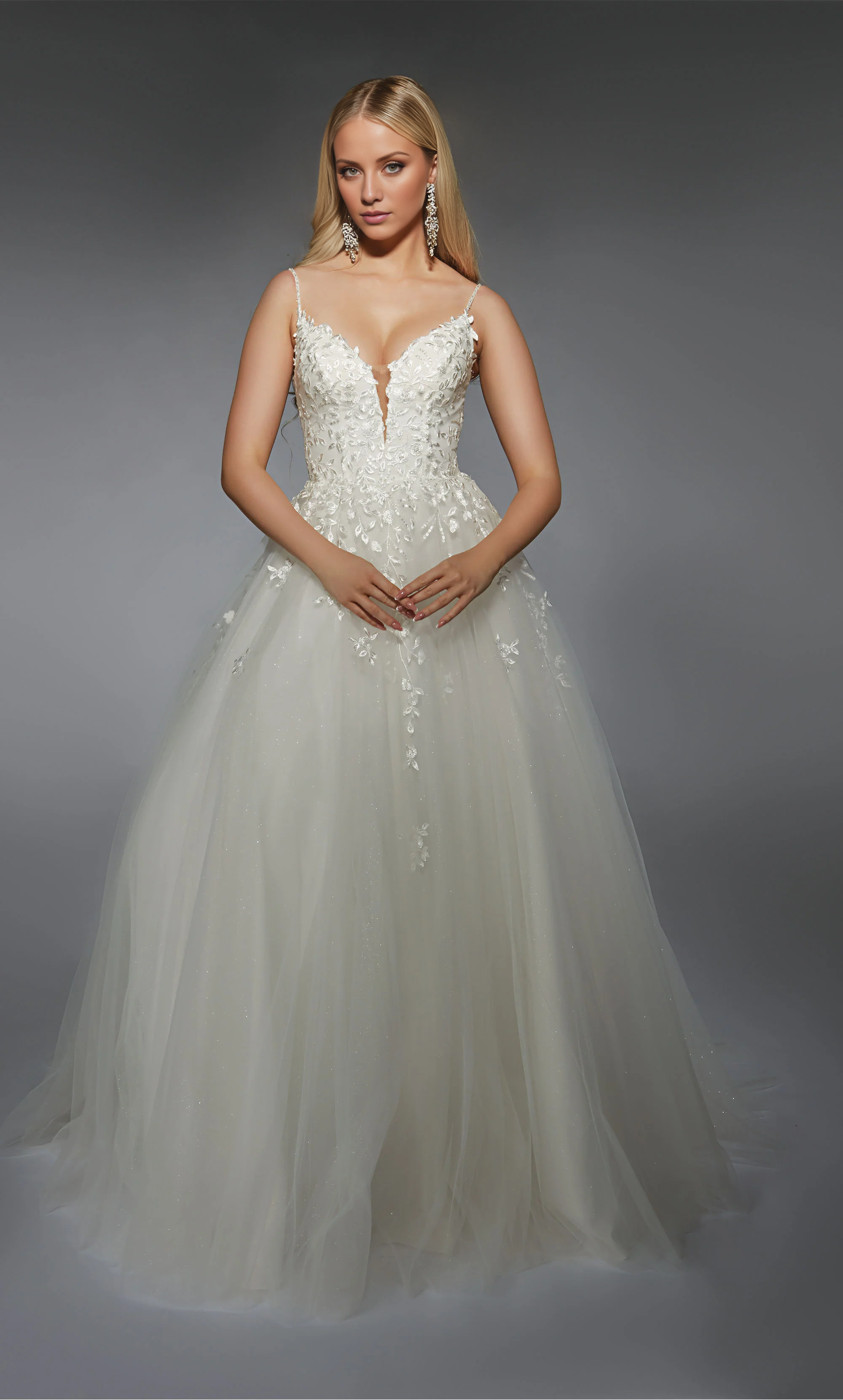 Chiffon lace deep V-neckline backless lace decal wedding dress