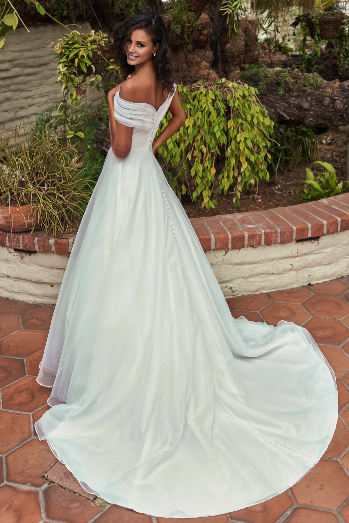 V-neckline slim waistline sheer and floor length wedding dress