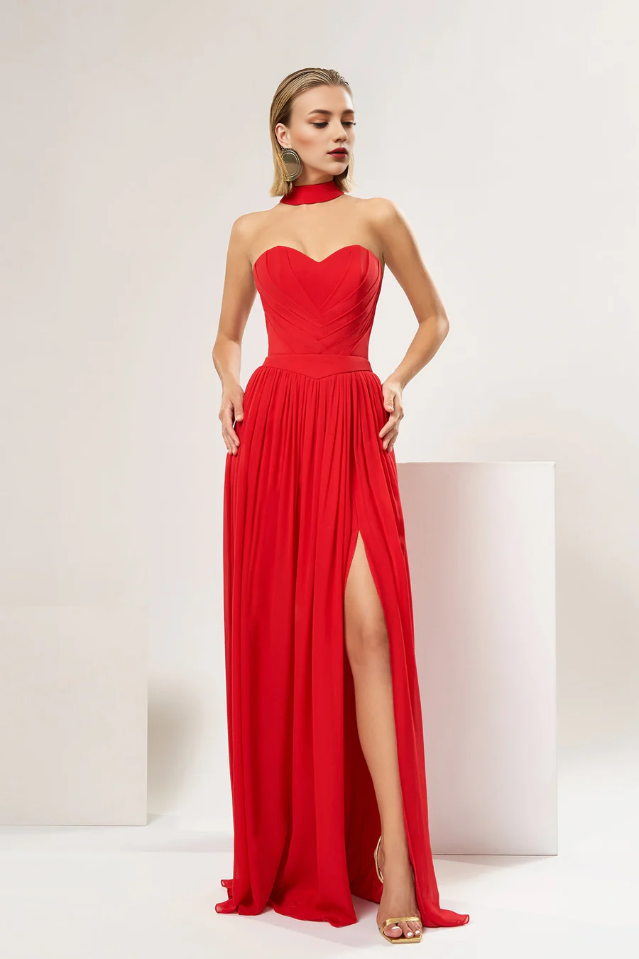 Hanging neck heart-shaped neckline and floor length gown evening dresses