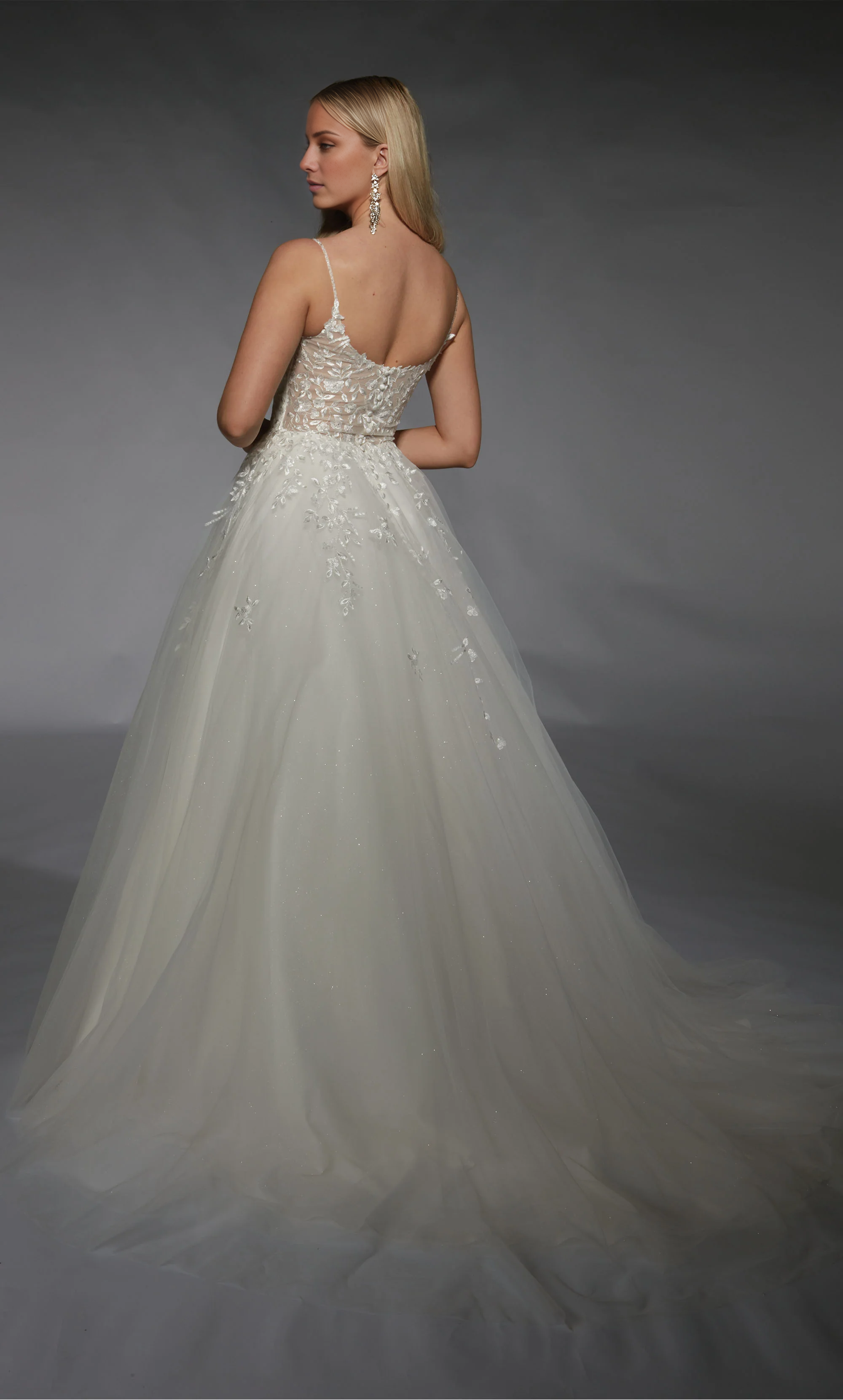 Chiffon lace deep V-neckline backless lace decal wedding dress