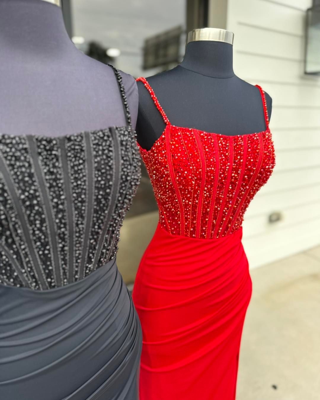 Elegant Red Mermaid Scoop Neck Long Satin Prom Dresses