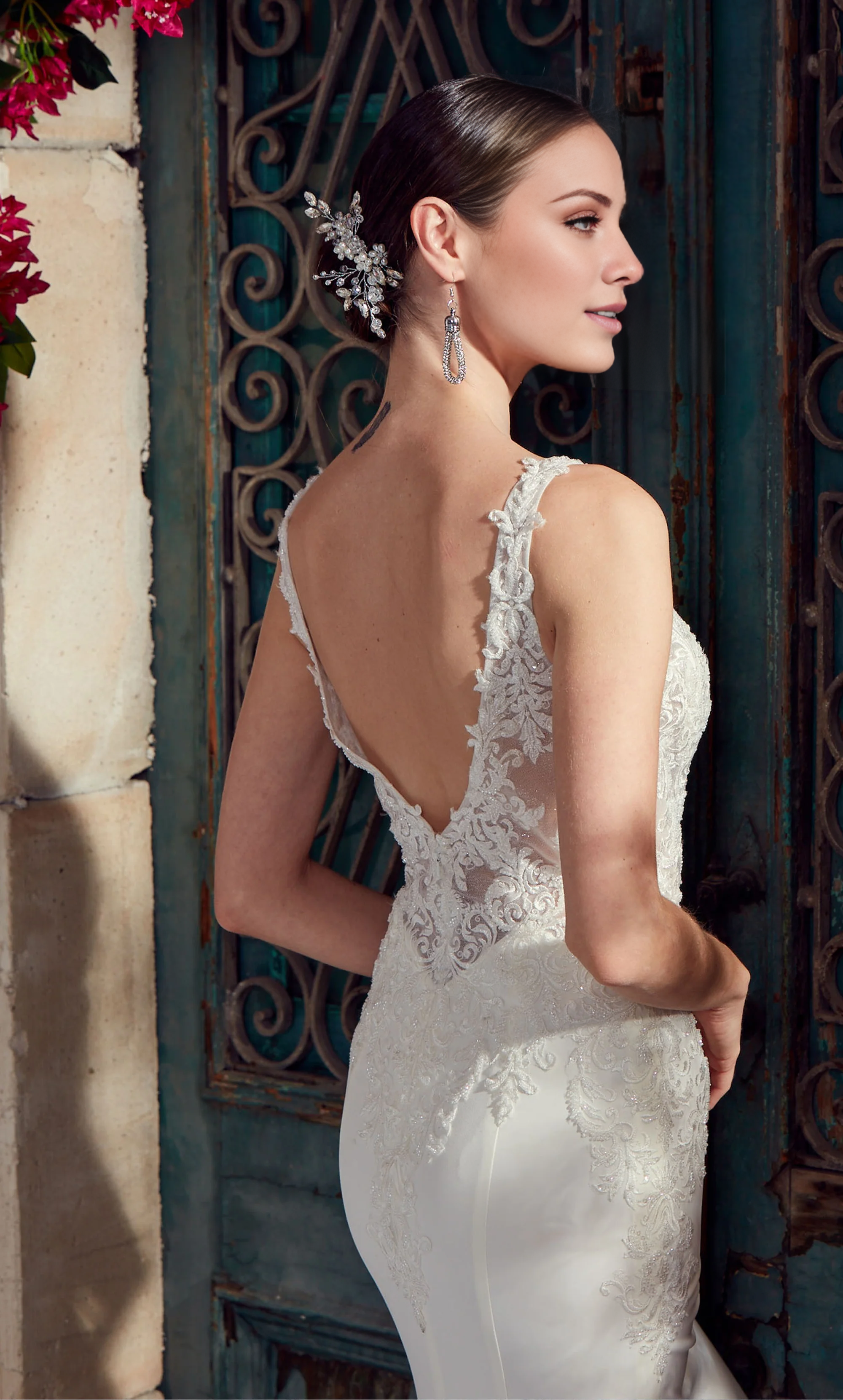 Deep V-neck slim fit trumpet backless transparent lace tight corset wedding dress