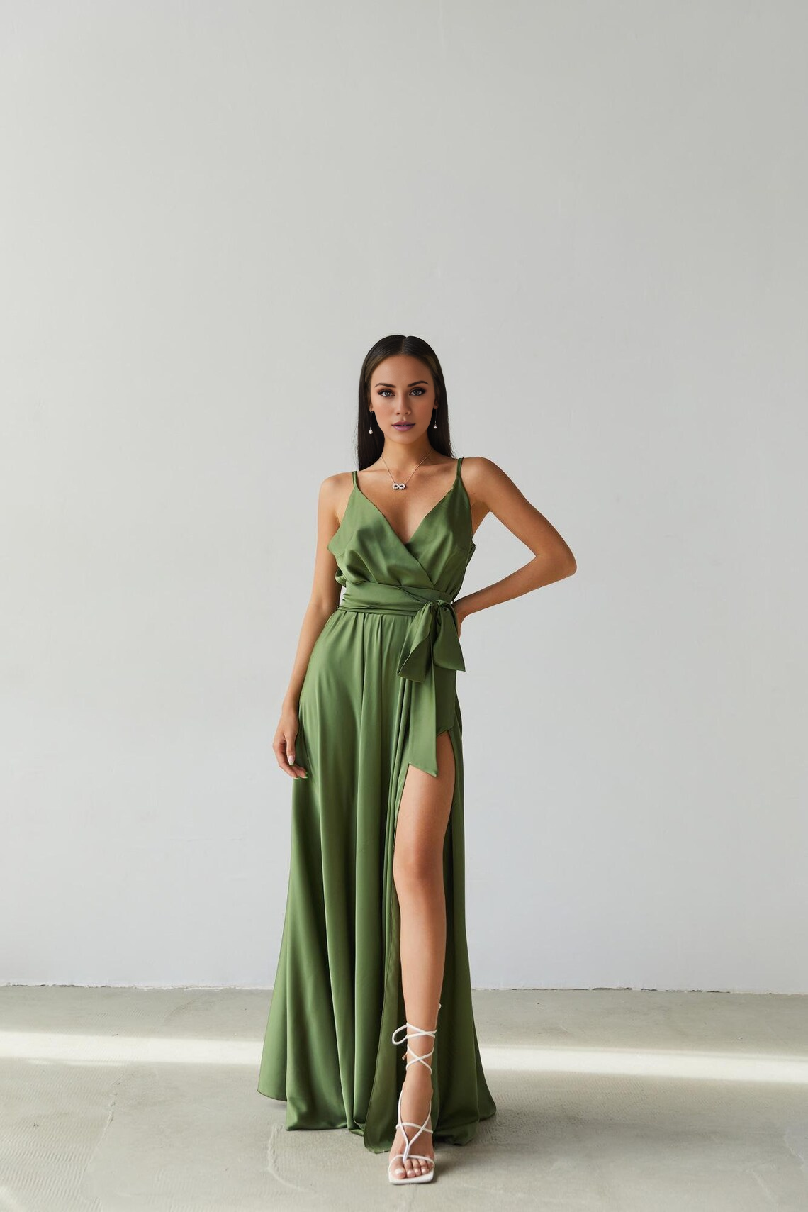 Jimiss slim shoulder strap V-neck side slit and floor length Prom dress