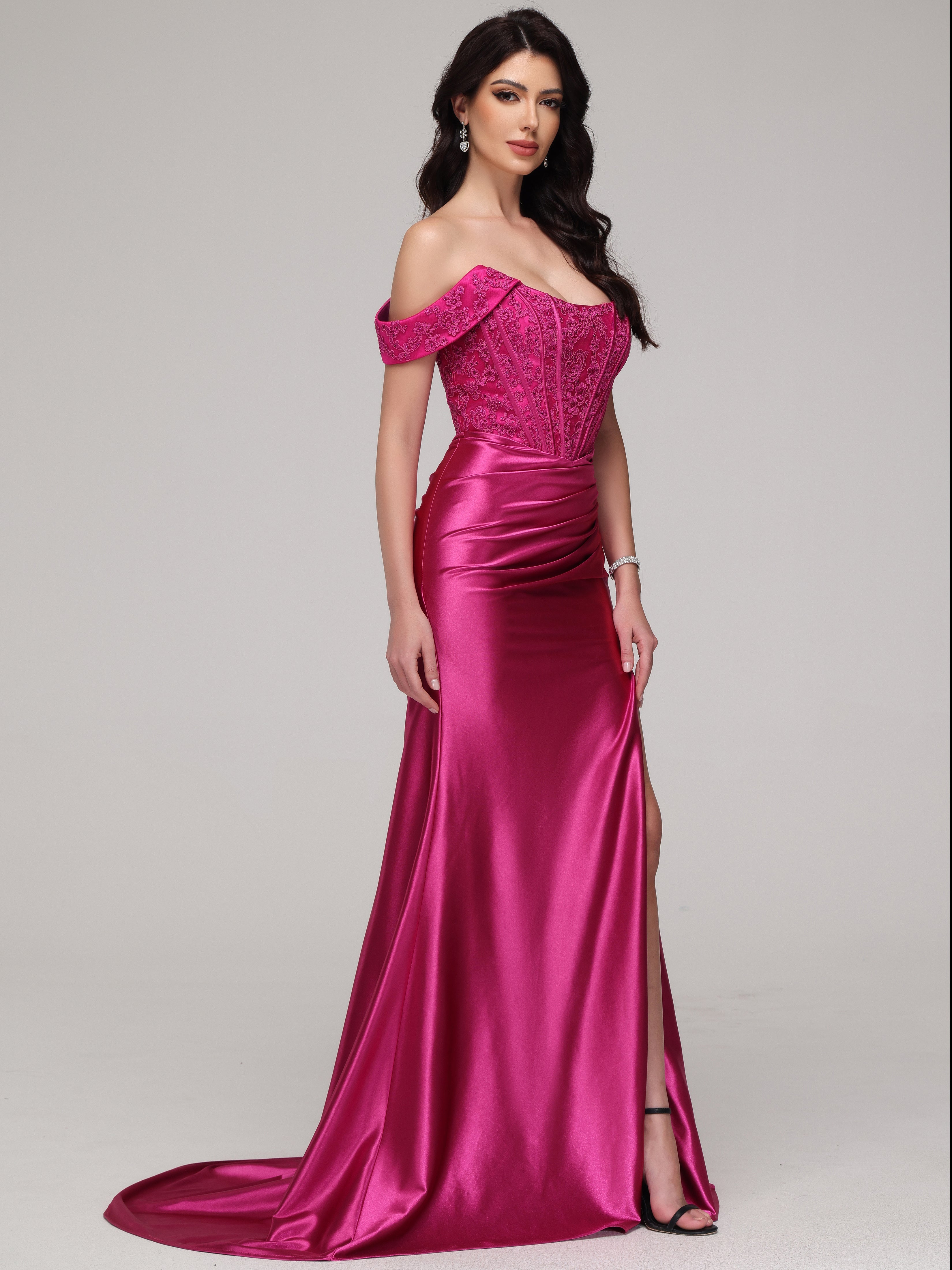 Sheath/Column Off The Shoulder Lace Strapless Sweep Train Prom Dress With Split
