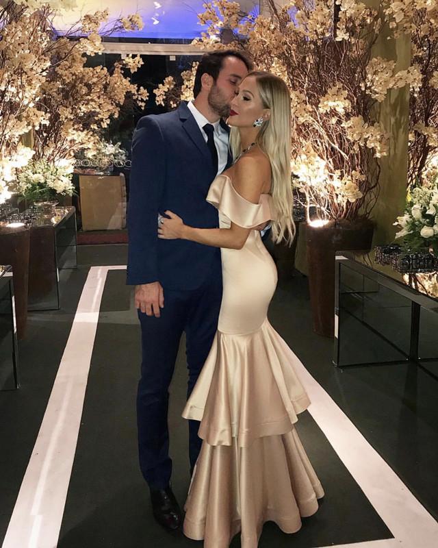 Sexy Off The Shoulder Ruffle Hem Mermaid Prom Dresses Long Satin Gowns