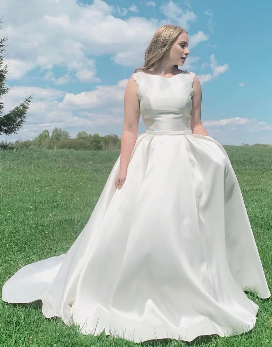 Aimishang Wedding Dress A-line Scoop Neck Court Train Satin