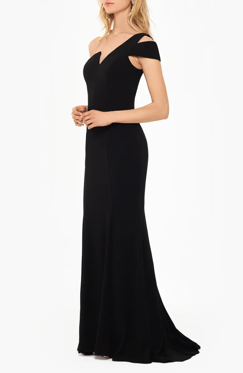 Noble V-neck with thin shoulder straps, off the shoulder tight corset and floor length evening dress
