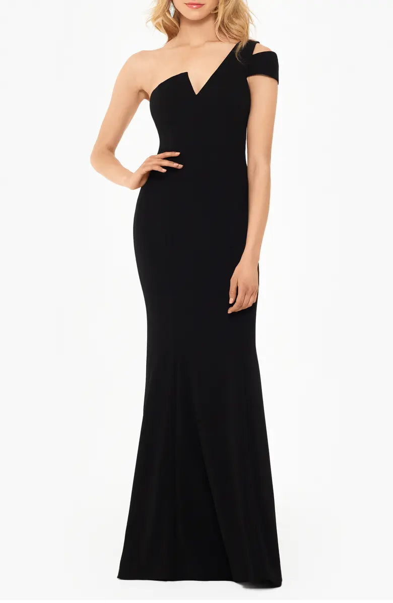 Noble V-neck with thin shoulder straps, off the shoulder tight corset and floor length evening dress