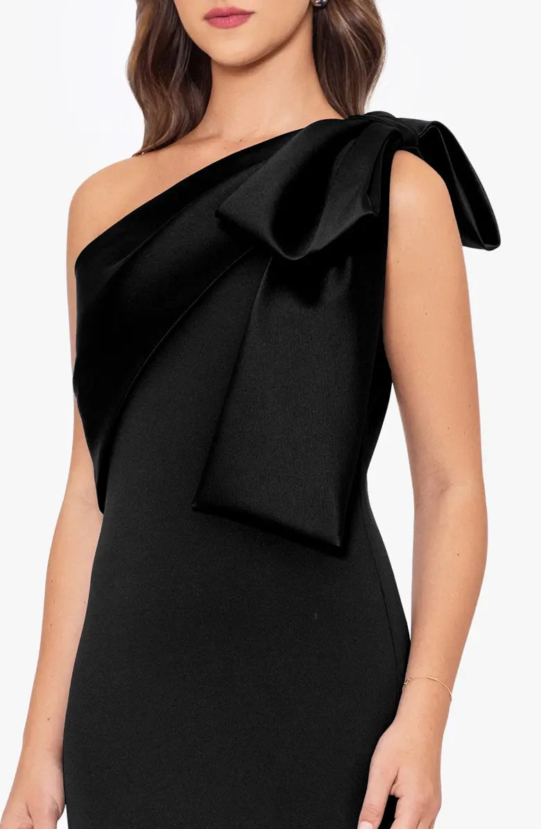 A simple and elegant satin bow fish tail and floor length evening dress