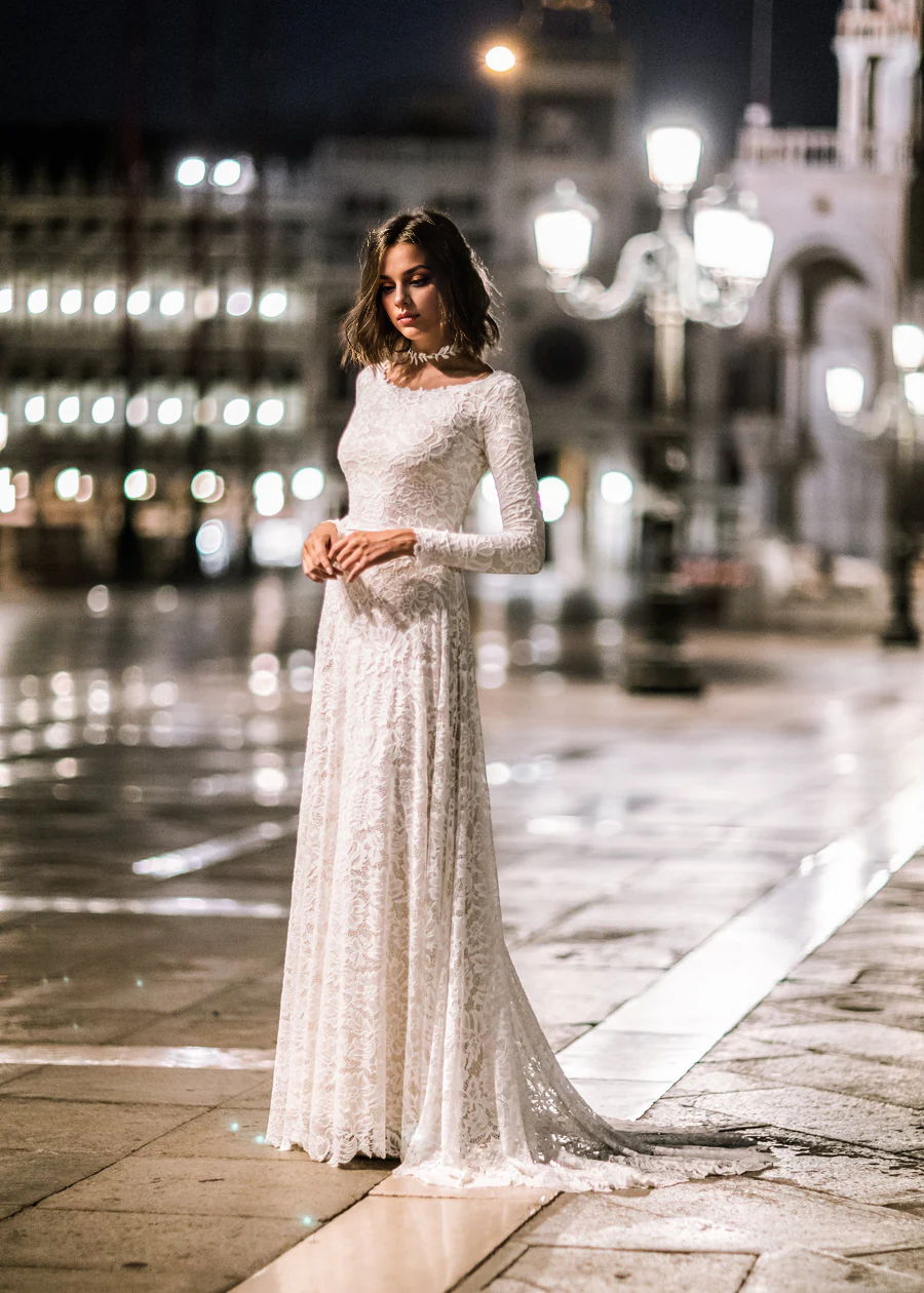 Aimishang Elegant Long Sleeves Ivory Wedding Dresses with Sweep Train
