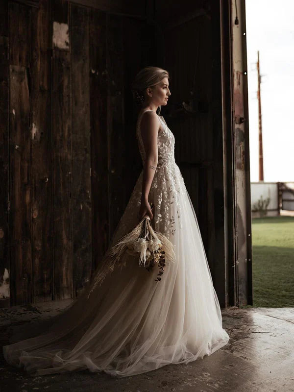 Enchanting Applique Tulle A-line Wedding Dresses Sleeveless Floor Length Bridal Gown