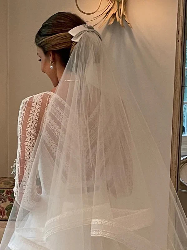 Delicated Lace V Neck Ball Gown Wedding Dresses Layered Tulle Wedding Dress Elegant