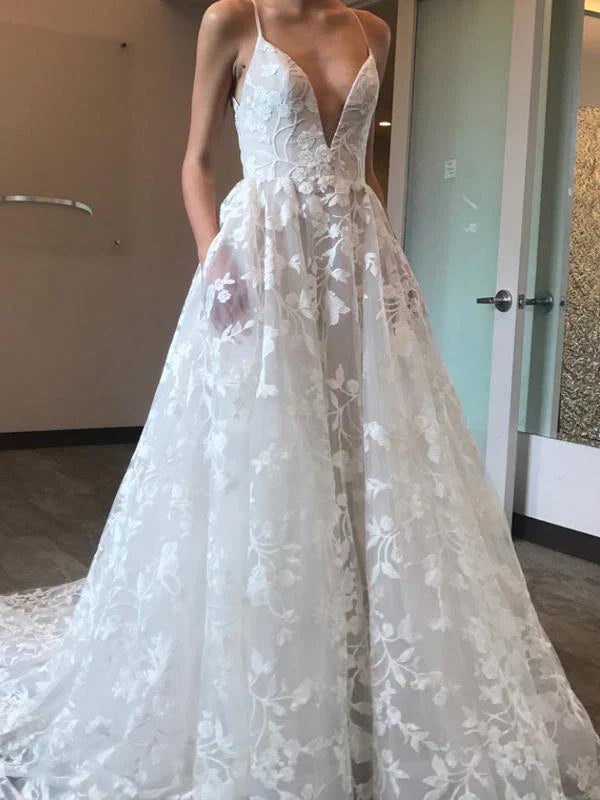 Sexy Lace Spaghetti Straps Neckline A-line Wedding Dresses With Pleats V-neck Floor Length Charming Wholesale