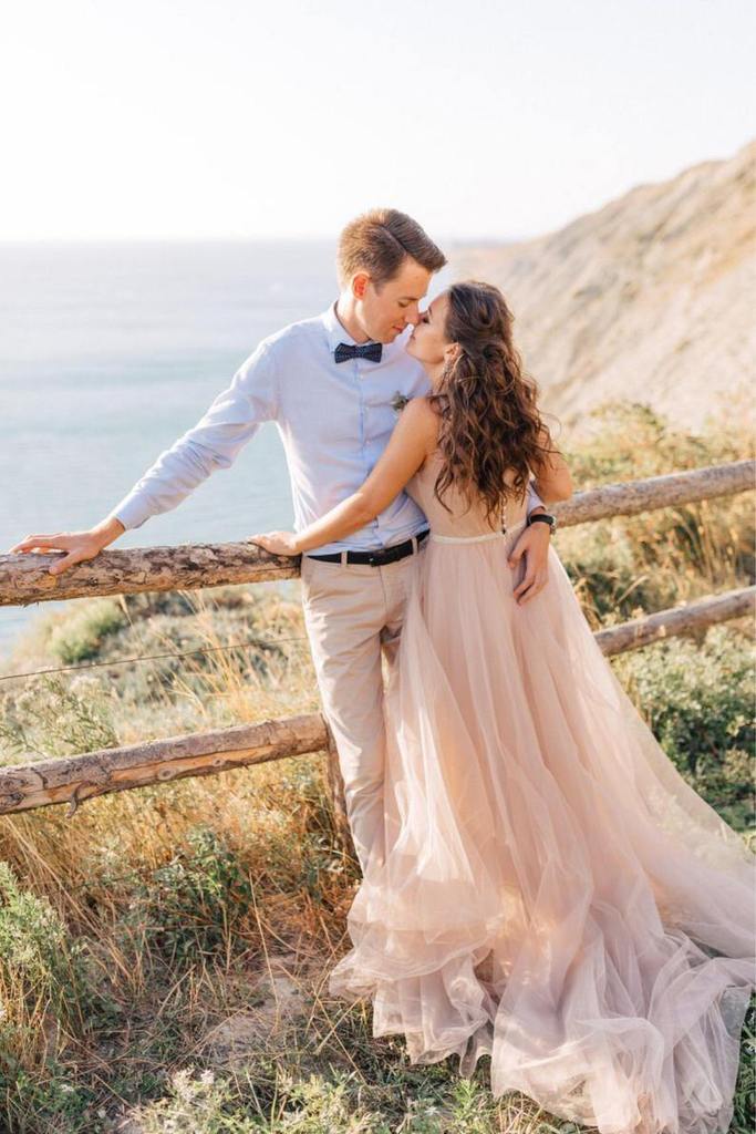 Simple V-neck Tulle Open Back Bridal Gown Beach Wedding Dresses Wholesale