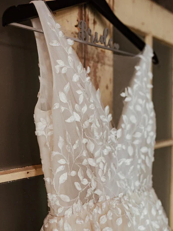 Enchanting Applique Tulle A-line Wedding Dresses Sleeveless Floor Length Bridal Gown