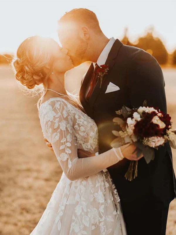 Marvelous A-Line Lace V-Neck Longsleeves Wedding Dresses Appliqued Tulle Bridal Gowns Elegant