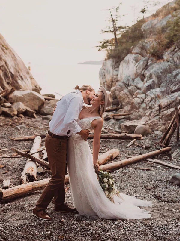 Elegant V-Neck Backless Appliques Tulle A-line Wedding Dresses Beautiful