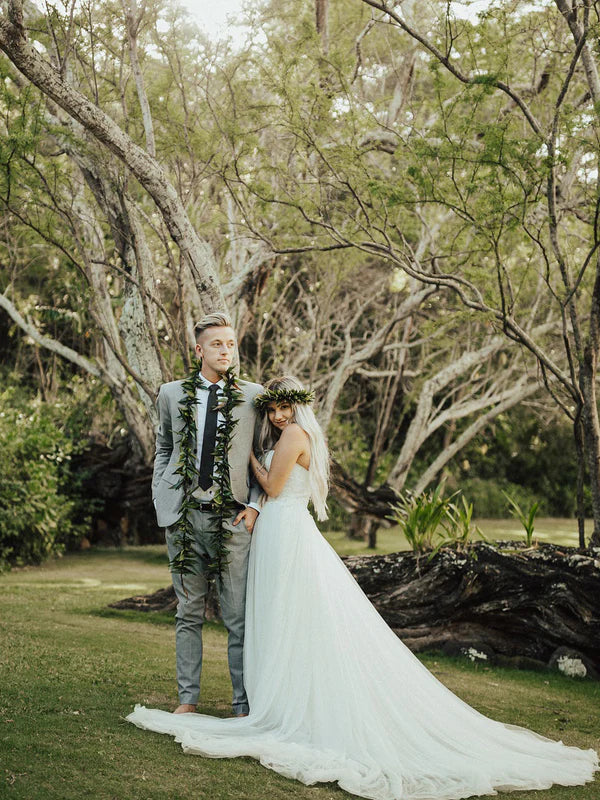 Simple Strapless Off-The-Shoulder A-Line Wedding Dresses Chapel Train Bridal Gowns Beautiful