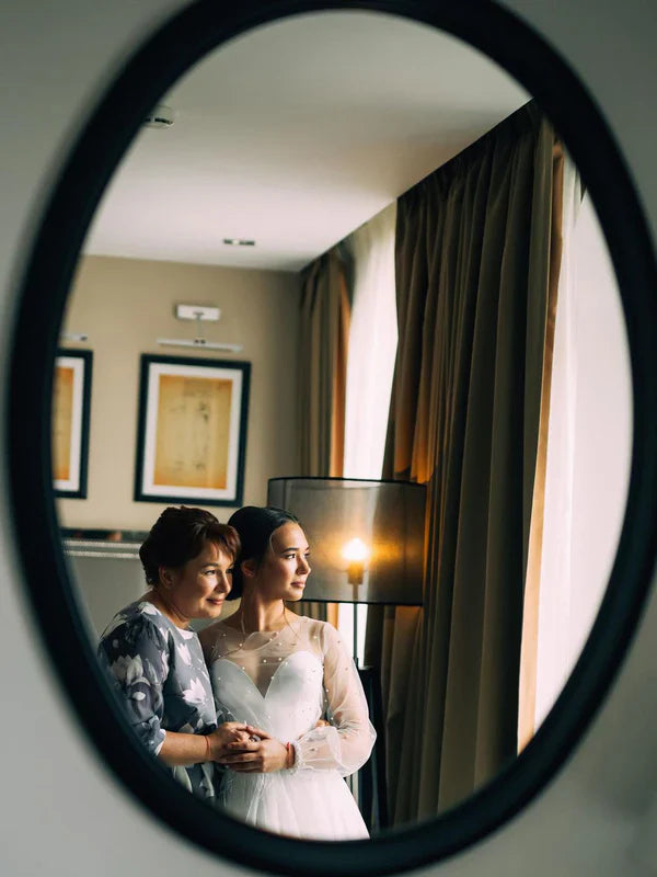 Noble Beaded Tulle Long Sleeves Lace Illusion A-line Wedding Dresses Elegant