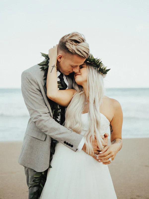 Simple Strapless Off-The-Shoulder A-Line Wedding Dresses Chapel Train Bridal Gowns Beautiful