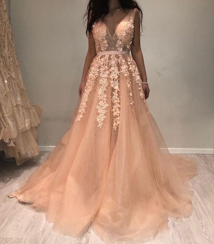 Plunge V-neck Long Tulle Prom Dresses Lace Appliques Evening Gowns