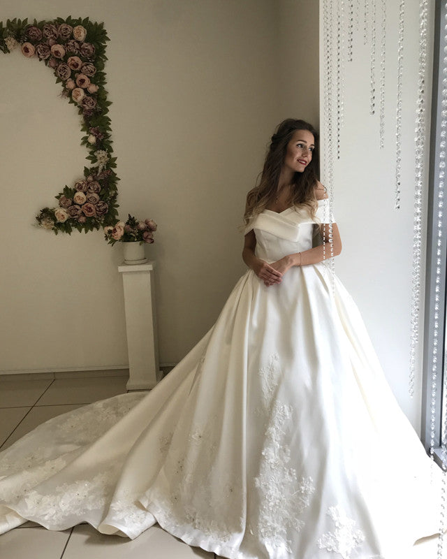 Off-The-Shoulder Ball Gown Satin Wedding Dresses Lace Embroidery