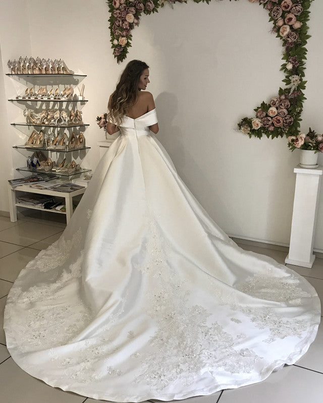 Off-The-Shoulder Ball Gown Satin Wedding Dresses Lace Embroidery