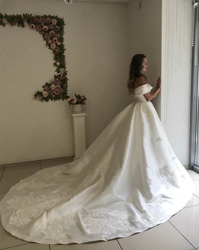 Off-The-Shoulder Ball Gown Satin Wedding Dresses Lace Embroidery