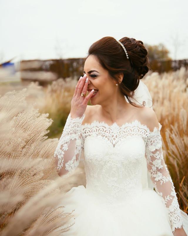 Elegant Off The Shoulder Wedding Dresses Ball Gowns Long Sleeves