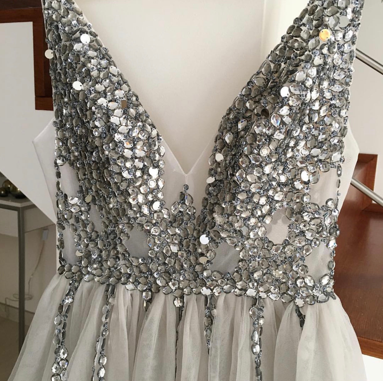 Sparkly Crystal Beaded V-neck Tulle Split Evening Dresses