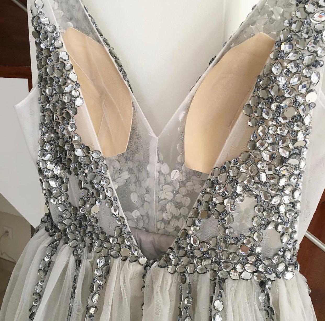 Sparkly Crystal Beaded V-neck Tulle Split Evening Dresses