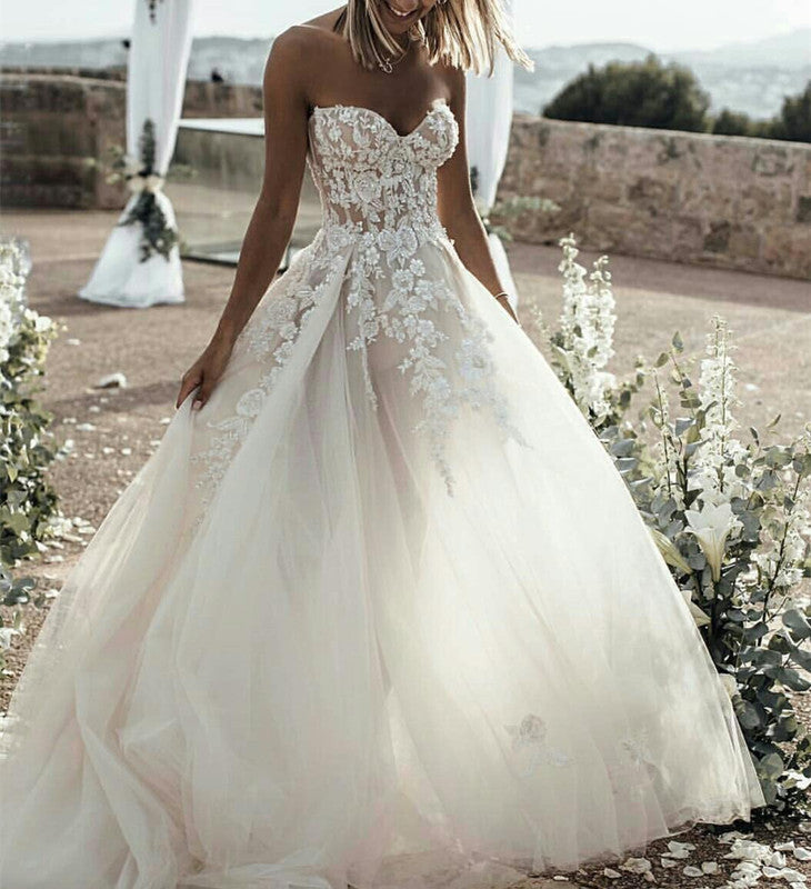 Stylish Lace Embroidery Sweetheart Tulle Country Wedding Dresses