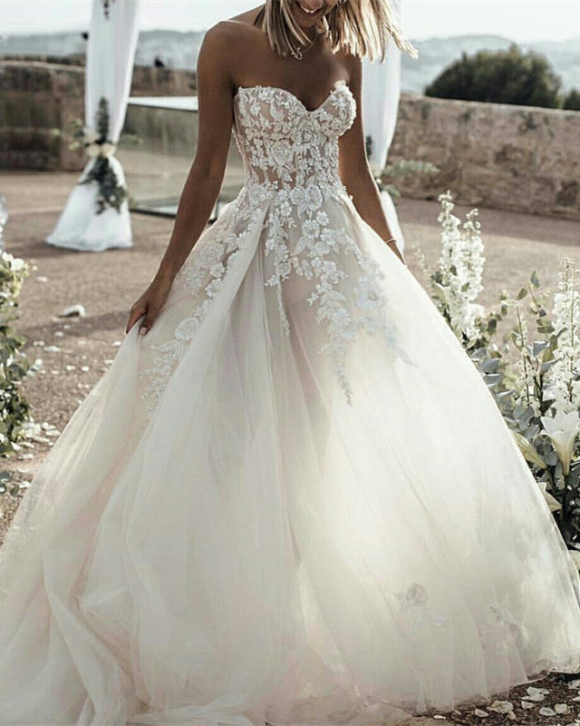 Stylish Lace Embroidery Sweetheart Tulle Country Wedding Dresses