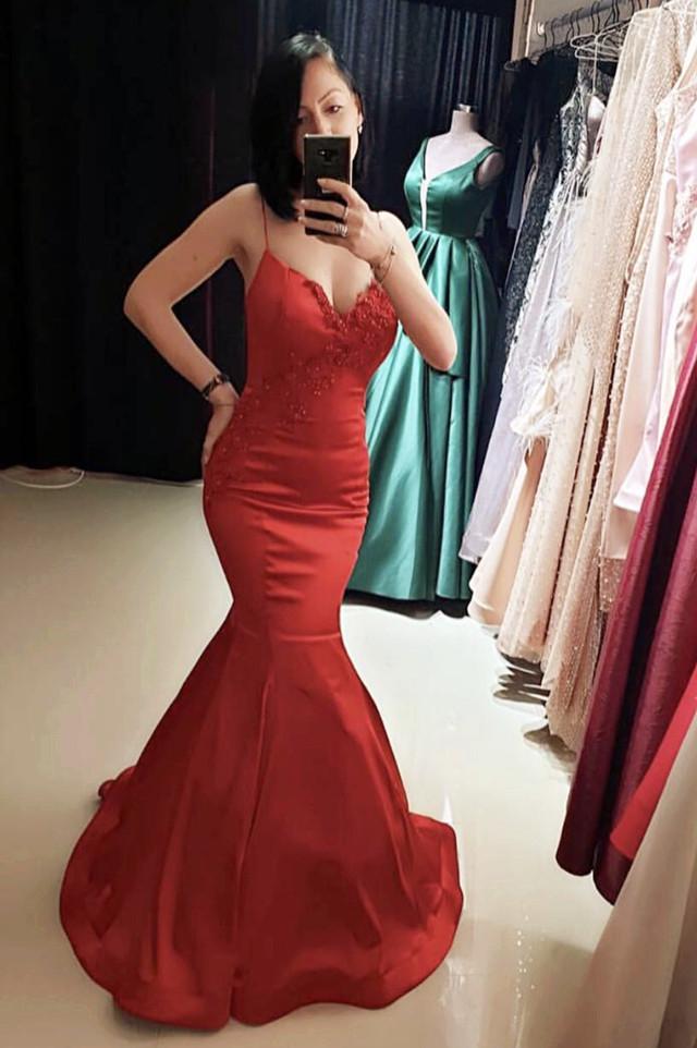 Spaghetti Straps V-neck Satin Mermaid Prom Dress Lace Appliques