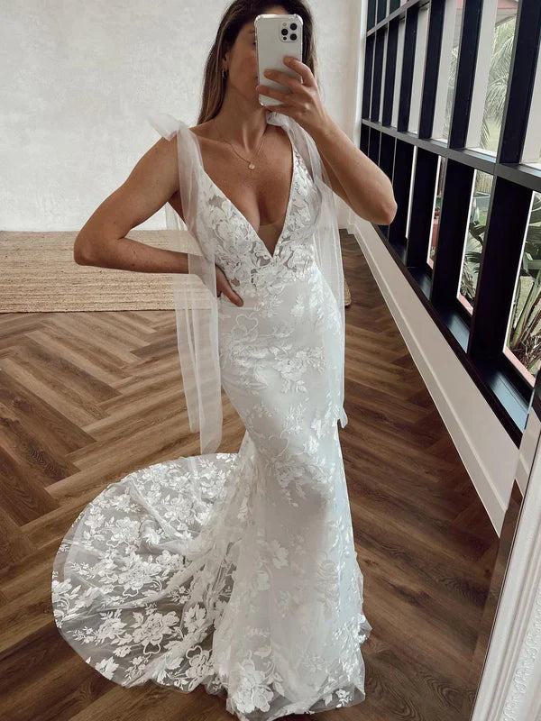 Delicate Lace Spaghetti Straps Mermaid Sweep Train Wedding Dresses V-neck Sexy